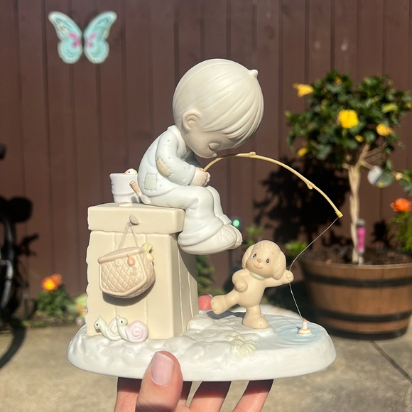 Precious Moments Figurine With Box Just a Line to Wish You a Happy Day - Picture 1 of 3